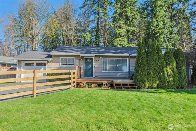 Property photo for 13825 Fender Drive, Lynnwood photo 2