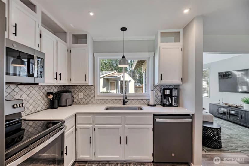 Property photo for 13825 Fender Drive, Lynnwood photo 6