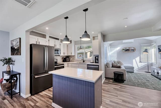 Property photo for 13825 Fender Drive, Lynnwood photo 4