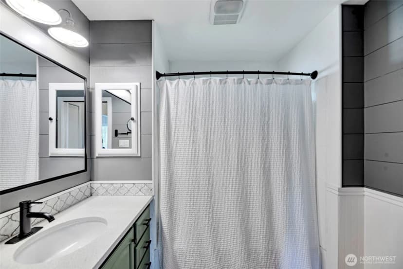 Property photo for 13825 Fender Drive, Lynnwood photo 9