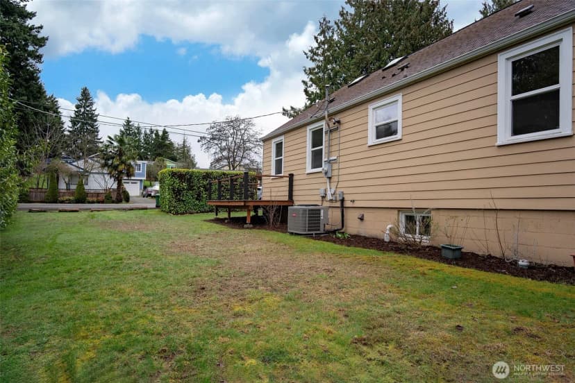 Property photo for 10633 21st Avenue Sw, Seattle photo 30