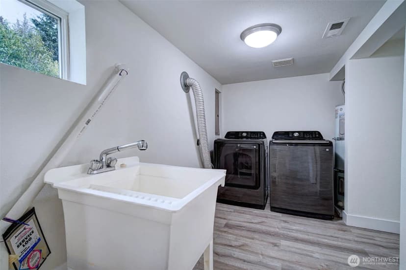 Property photo for 10633 21st Avenue Sw, Seattle photo 27