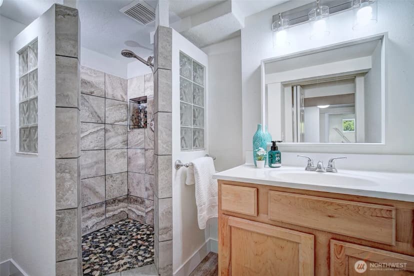 Property photo for 10633 21st Avenue Sw, Seattle photo 23