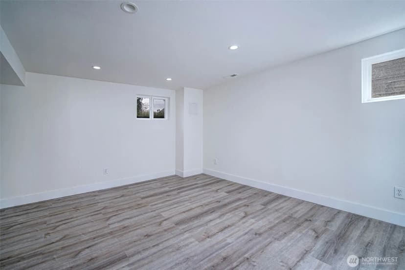 Property photo for 10633 21st Avenue Sw, Seattle photo 24