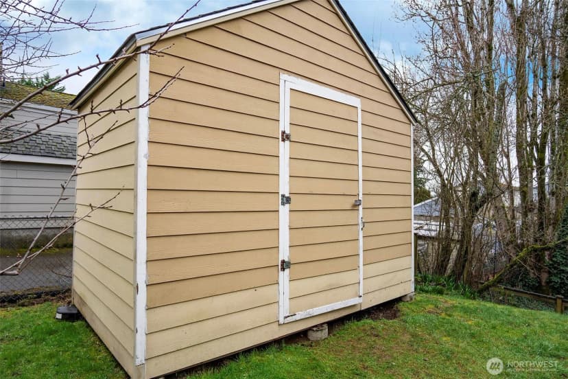 Property photo for 10633 21st Avenue Sw, Seattle photo 32