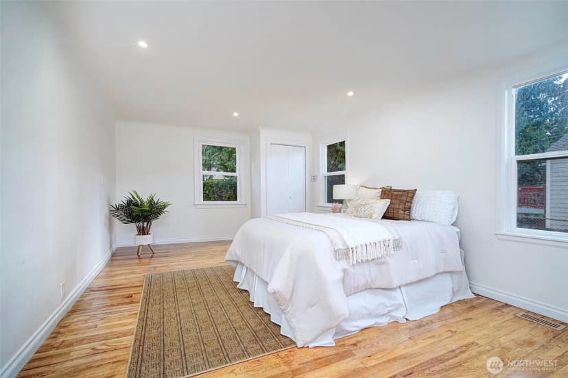 Property photo for 10633 21st Avenue Sw, Seattle photo 11