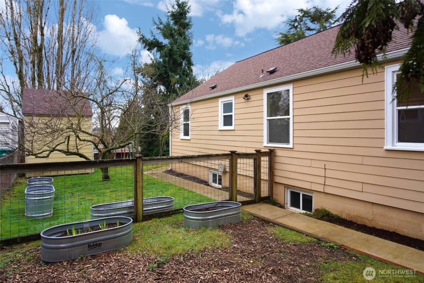 Property photo for 10633 21st Avenue Sw, Seattle photo 31