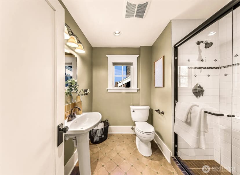 Property photo for 2333 Federal Avenue E, Seattle photo 24