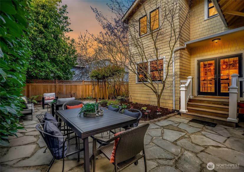 Property photo for 2333 Federal Avenue E, Seattle photo 2