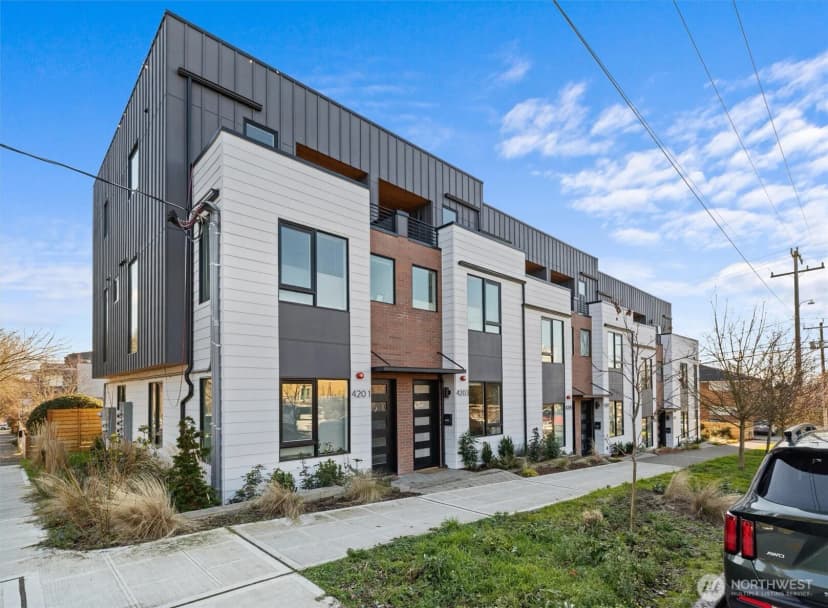 Property photo for 4203 Sw Raymond Street, Seattle photo 2