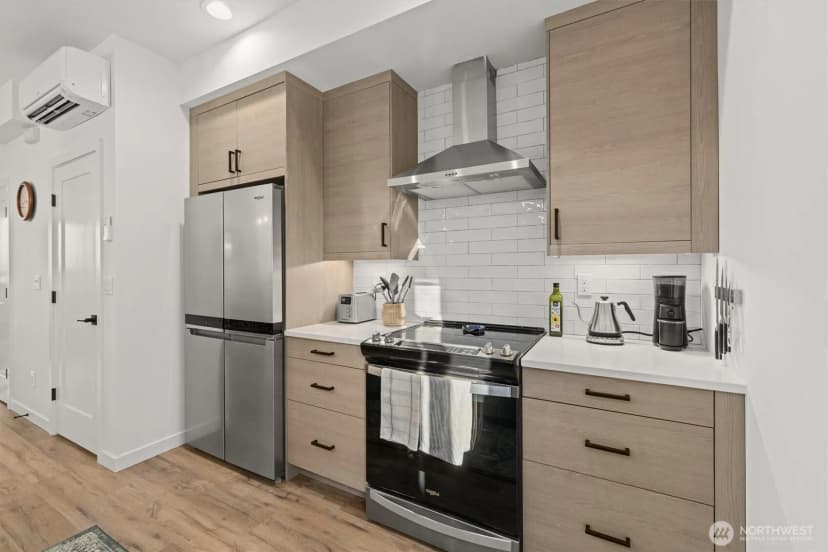 Property photo for 4203 Sw Raymond Street, Seattle photo 11