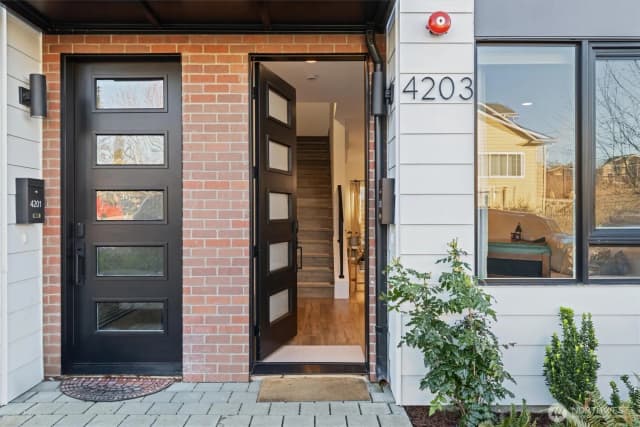 Property photo for 4203 Sw Raymond Street, Seattle