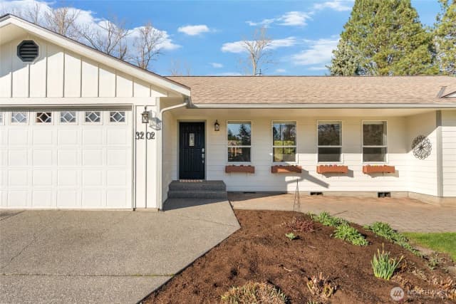Property photo for 3202 Mcleod Road, Bellingham photo 2