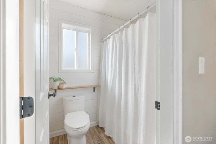 Property photo for 3202 Mcleod Road, Bellingham photo 14