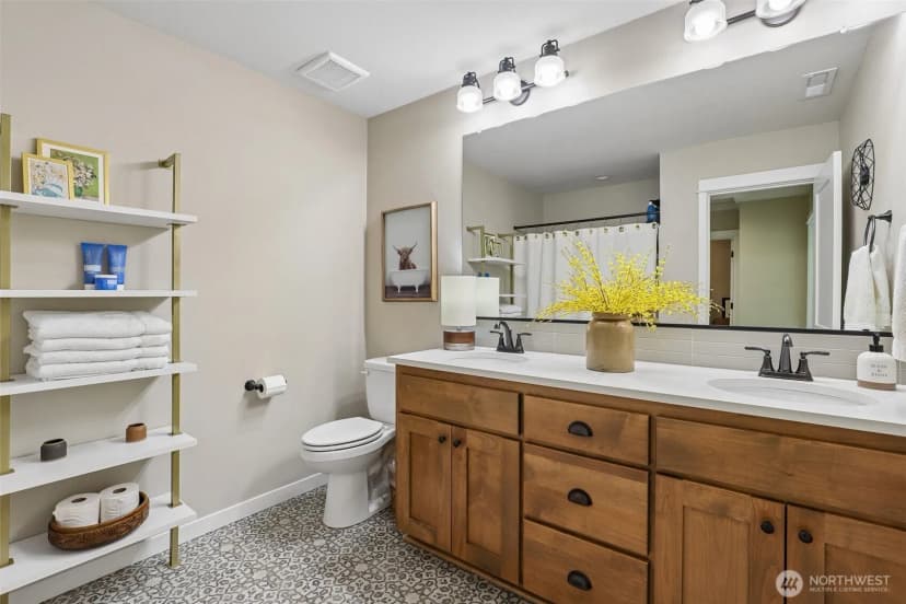 Property photo for 2031 E 9th Street, La Center photo 32