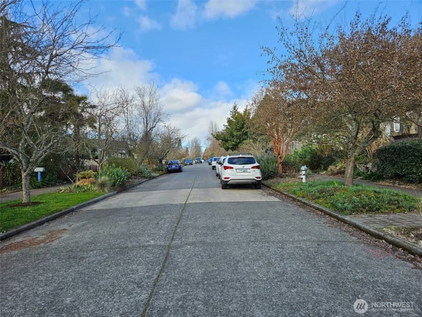 Property photo for 5912 45th Avenue Sw, Seattle photo 2