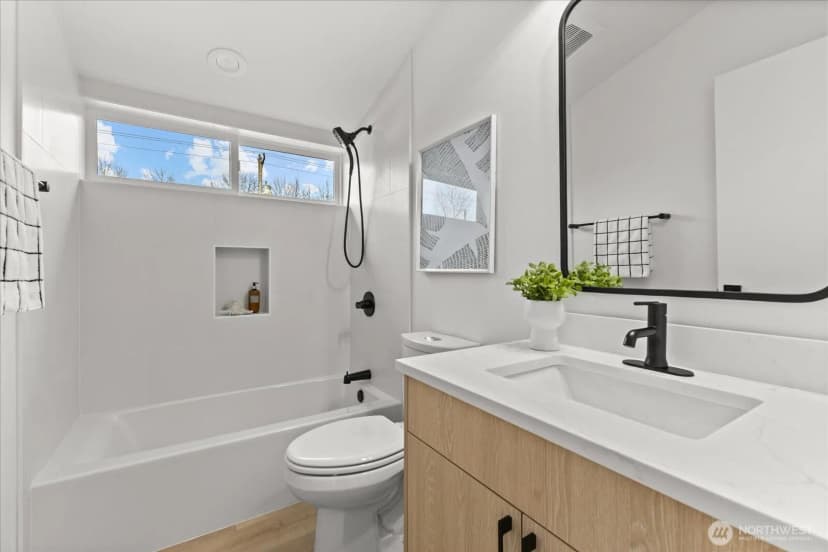 Property photo for 6530 18th Avenue Sw #b, Seattle photo 9