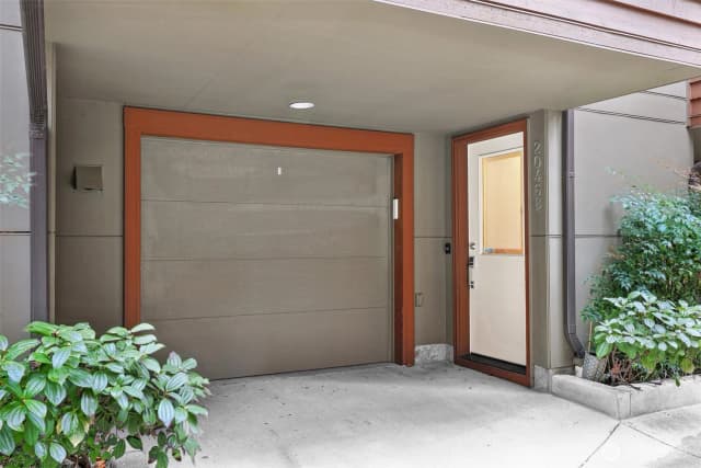 Property photo for 2046 14th Avenue W #b, Seattle photo 2