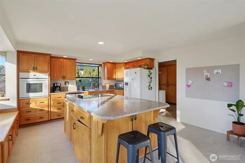 Property photo for 3308 N Narrows Drive, Tacoma photo 12