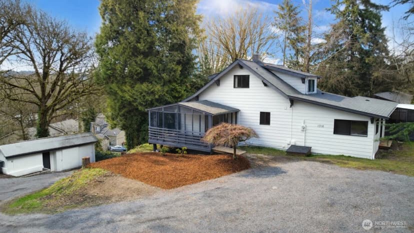 Property photo for 1316 Se 7th Street, Puyallup