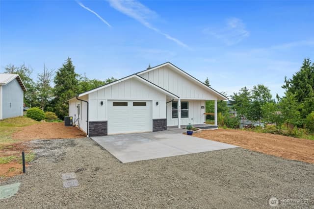 Property photo for 635 Elm Street, Raymond