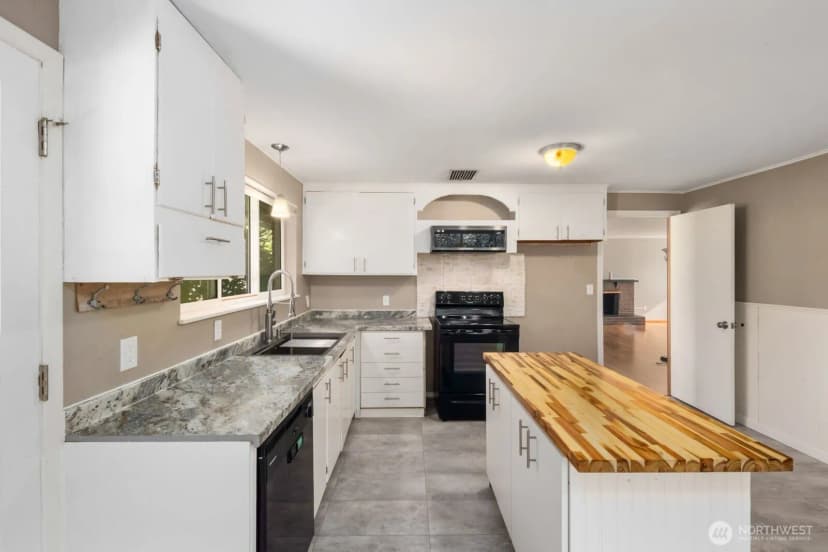 Property photo for 8415 Mt Tacoma Drive Sw, Lakewood photo 14