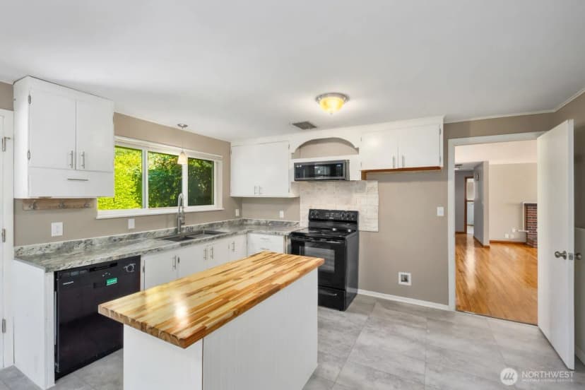 Property photo for 8415 Mt Tacoma Drive Sw, Lakewood photo 10