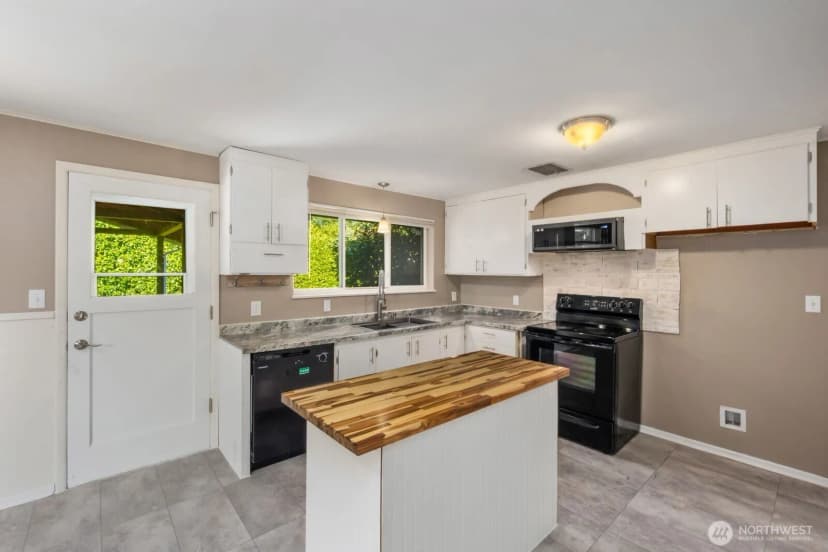 Property photo for 8415 Mt Tacoma Drive Sw, Lakewood photo 13