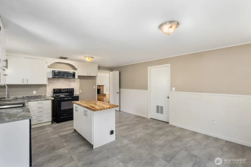 Property photo for 8415 Mt Tacoma Drive Sw, Lakewood photo 9