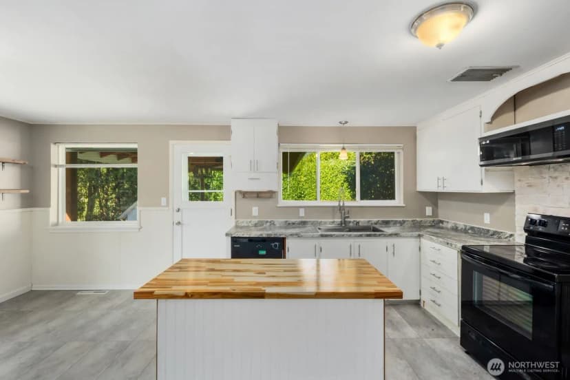 Property photo for 8415 Mt Tacoma Drive Sw, Lakewood photo 15
