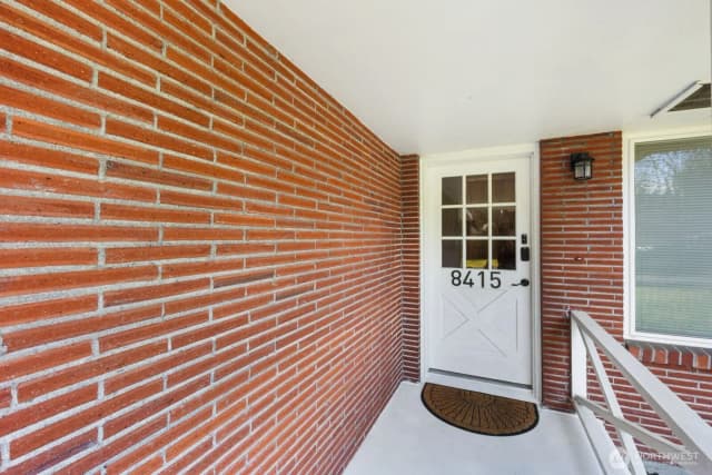 Property photo for 8415 Mt Tacoma Drive Sw, Lakewood photo 4