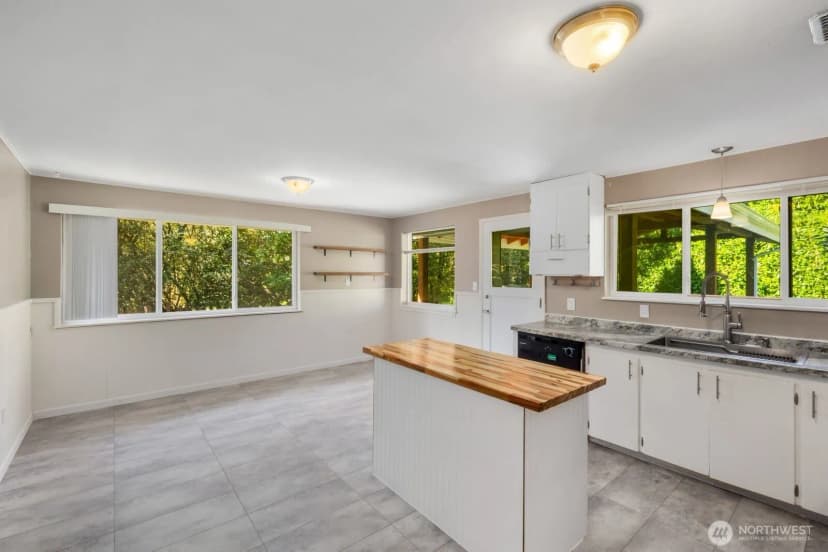 Property photo for 8415 Mt Tacoma Drive Sw, Lakewood photo 11