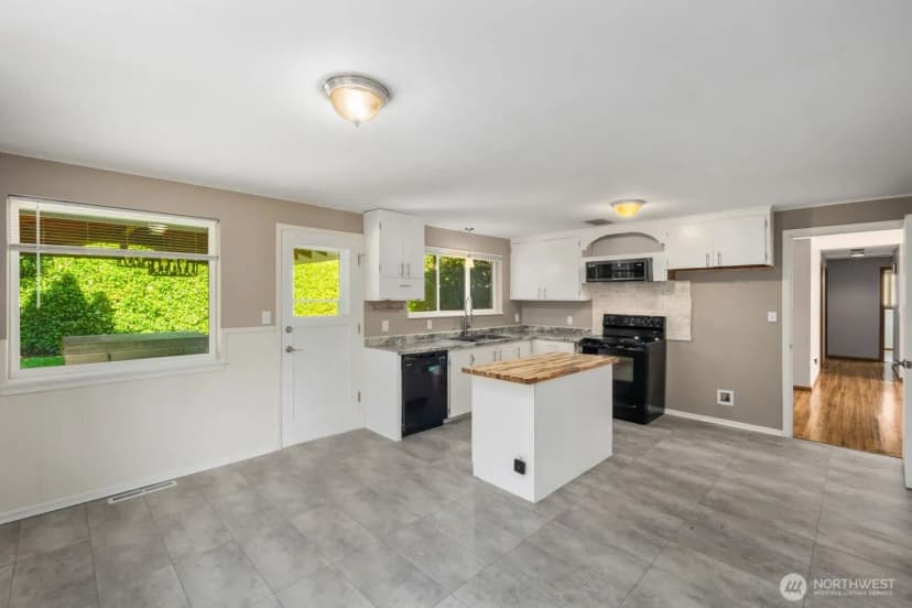 Property photo for 8415 Mt Tacoma Drive Sw, Lakewood photo 12