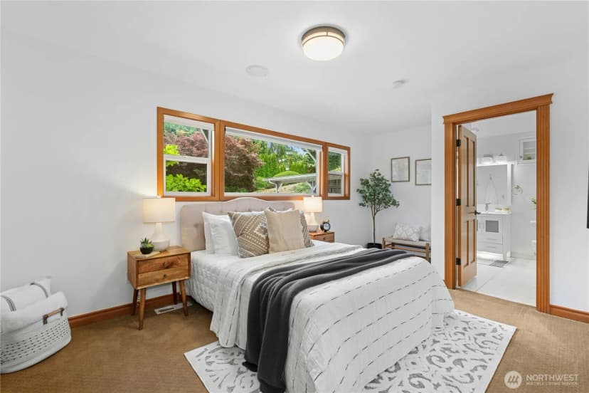 Property photo for 12506 Holmes Point Drive Ne, Kirkland photo 23