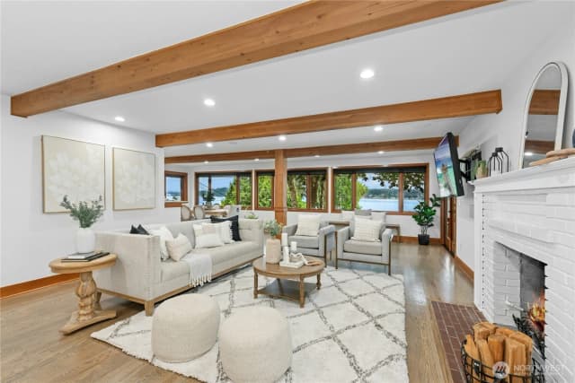 Property photo for 12506 Holmes Point Drive Ne, Kirkland photo 5