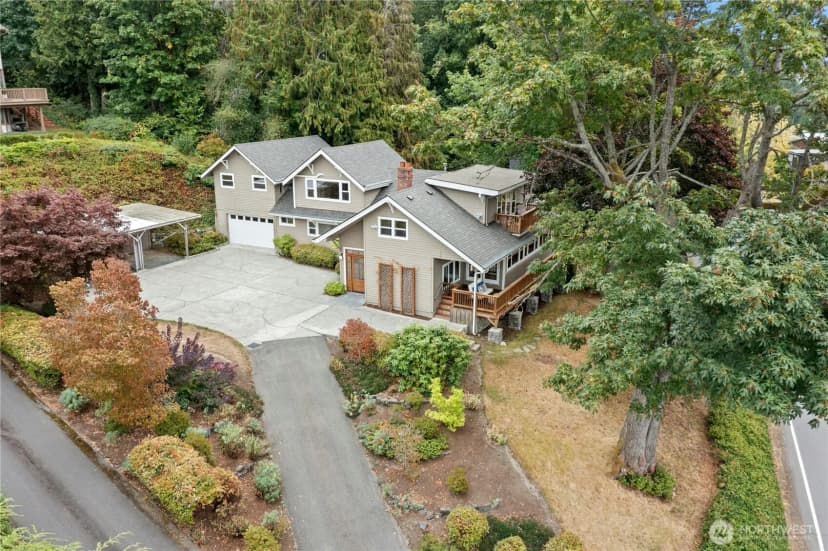 Property photo for 12506 Holmes Point Drive Ne, Kirkland photo 2