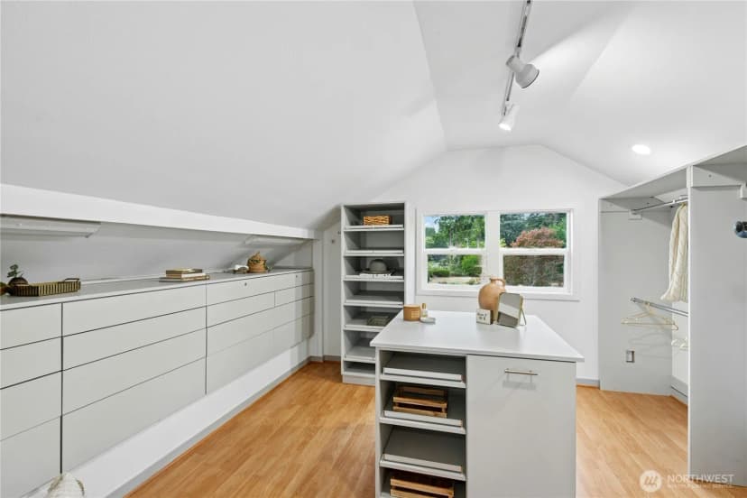 Property photo for 12506 Holmes Point Drive Ne, Kirkland photo 19