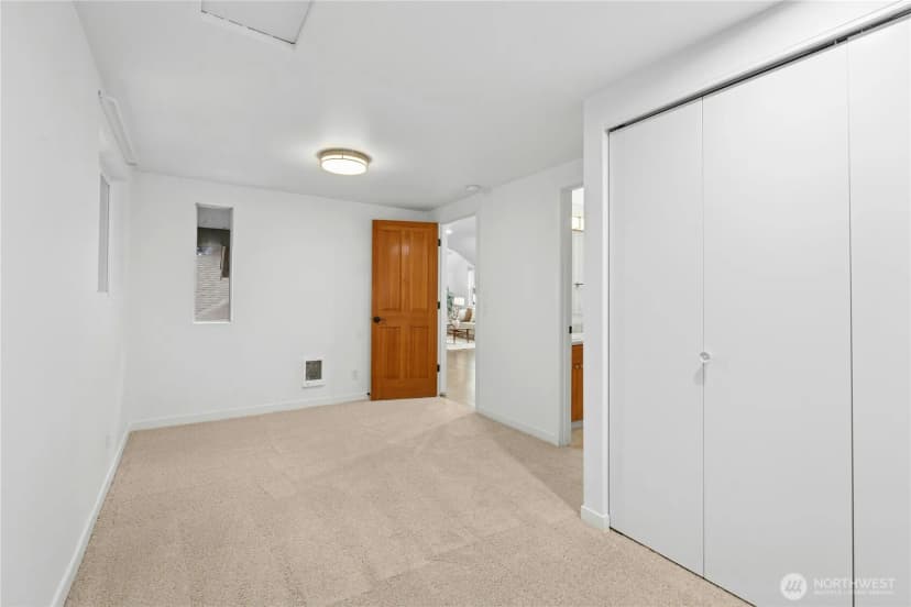 Property photo for 12506 Holmes Point Drive Ne, Kirkland photo 29
