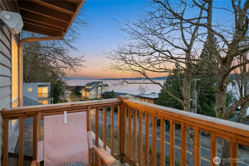 Property photo for 12506 Holmes Point Drive Ne, Kirkland photo 22