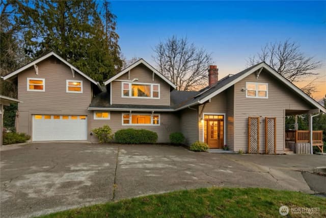 Property photo for 12506 Holmes Point Drive Ne, Kirkland photo 3