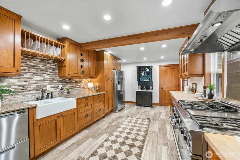 Property photo for 12506 Holmes Point Drive Ne, Kirkland photo 11