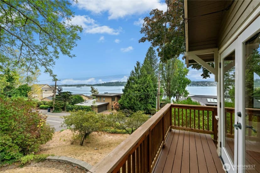 Property photo for 12506 Holmes Point Drive Ne, Kirkland photo 13
