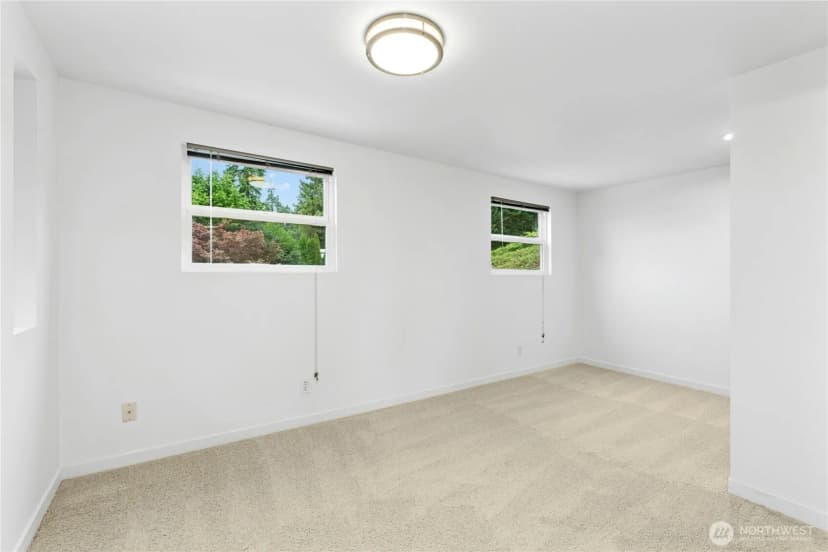 Property photo for 12506 Holmes Point Drive Ne, Kirkland photo 32