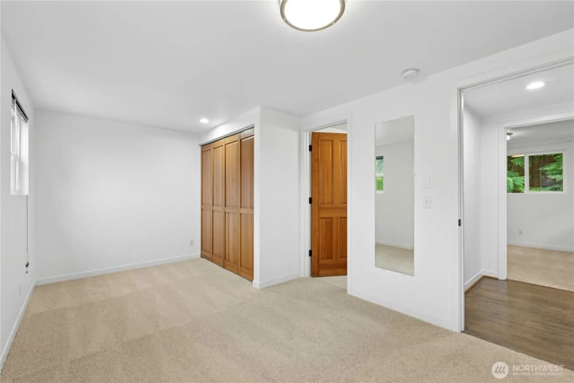 Property photo for 12506 Holmes Point Drive Ne, Kirkland photo 33