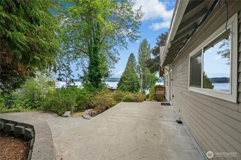 Property photo for 12506 Holmes Point Drive Ne, Kirkland photo 35