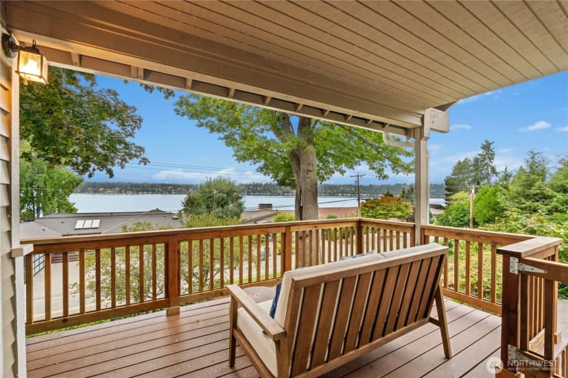 Property photo for 12506 Holmes Point Drive Ne, Kirkland photo 12