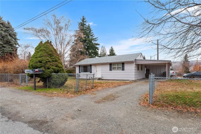 Property photo for 1100 3rd Street, East Wenatchee