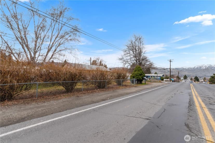 Property photo for 1100 3rd Street, East Wenatchee photo 25