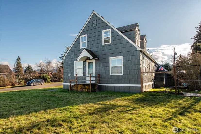 Property photo for 1202 W 9th Street, Port Angeles photo 4