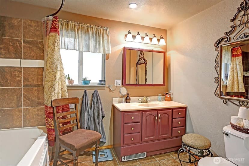 Property photo for 39729 State Route 530 Ne, Arlington photo 15